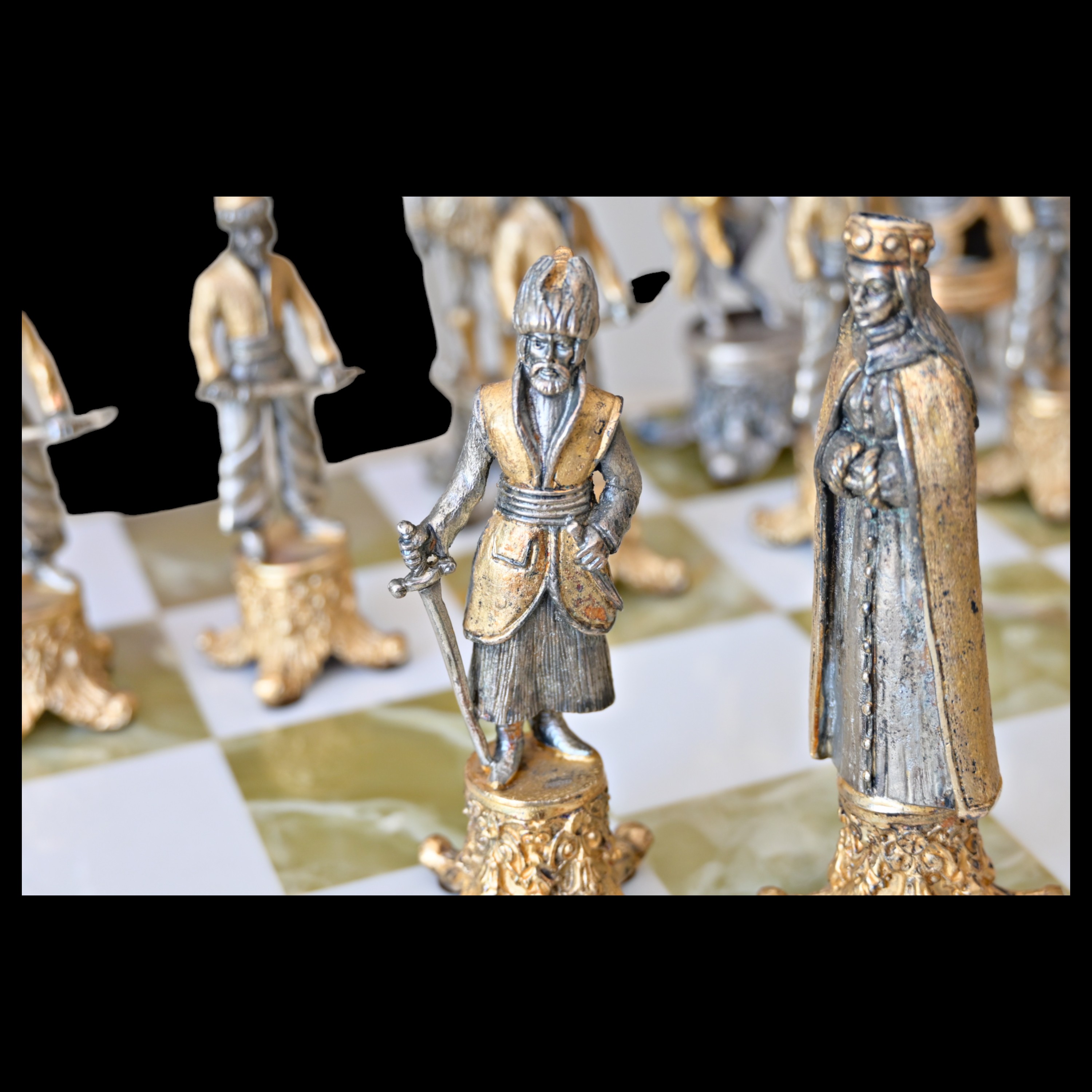 Piero Benzoni Onyx and Marble Silver-Plated and Gilt Bronze Chess Set, 70-80 years of the 20th _. - Image 13 of 13