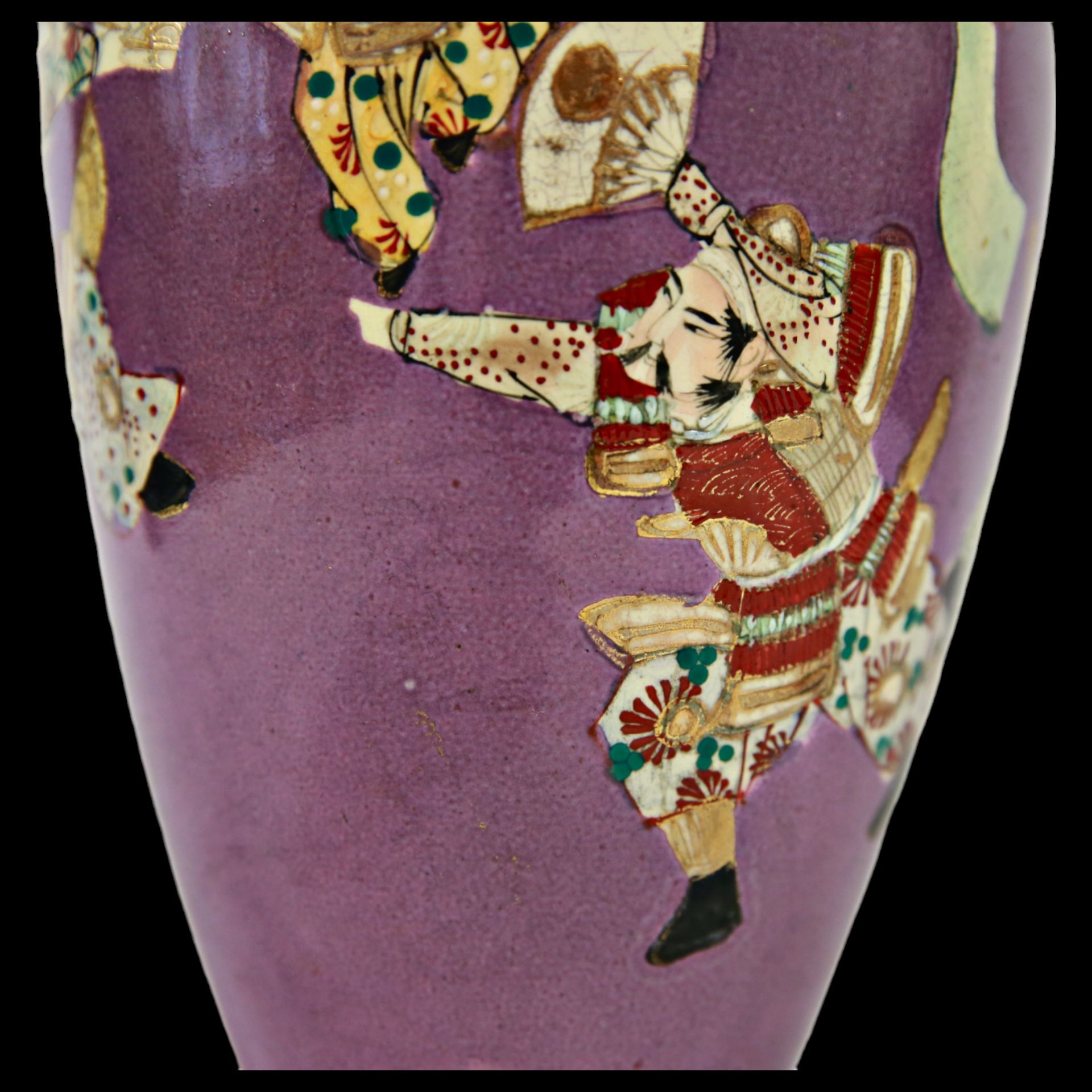 Pair of Satsuma vases, Japan, Meiji period, earthenware, decorated with figures of samurai. - Bild 24 aus 25