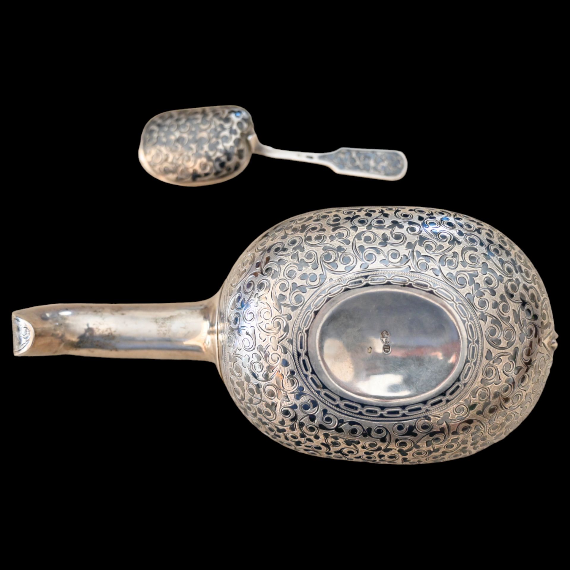 Silver kovsh and spoon decorated with niello, Russian Empire, late 19th C., jeweler Nikolai Pavlov. - Image 2 of 10