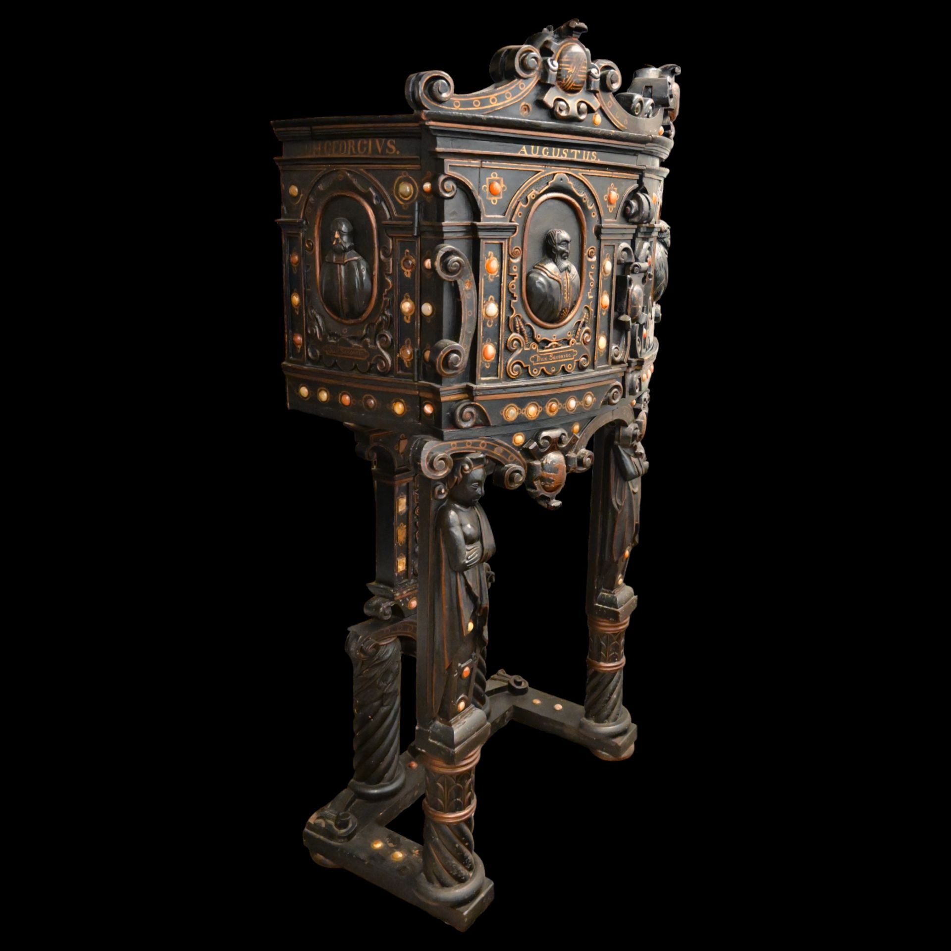 Extra rare 17th Century Carved Cabinet for relics from the castle in Dresden, Saxony, Germany. - Bild 3 aus 21