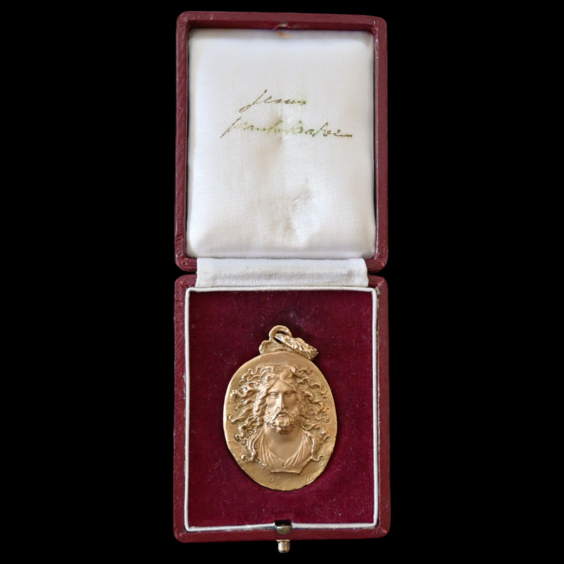 _Ernst Fuchs (1930 Ð 2015) "Jesus Pantokrator" Jewelry Gold medallion, original case, 20th C. - Image 2 of 8