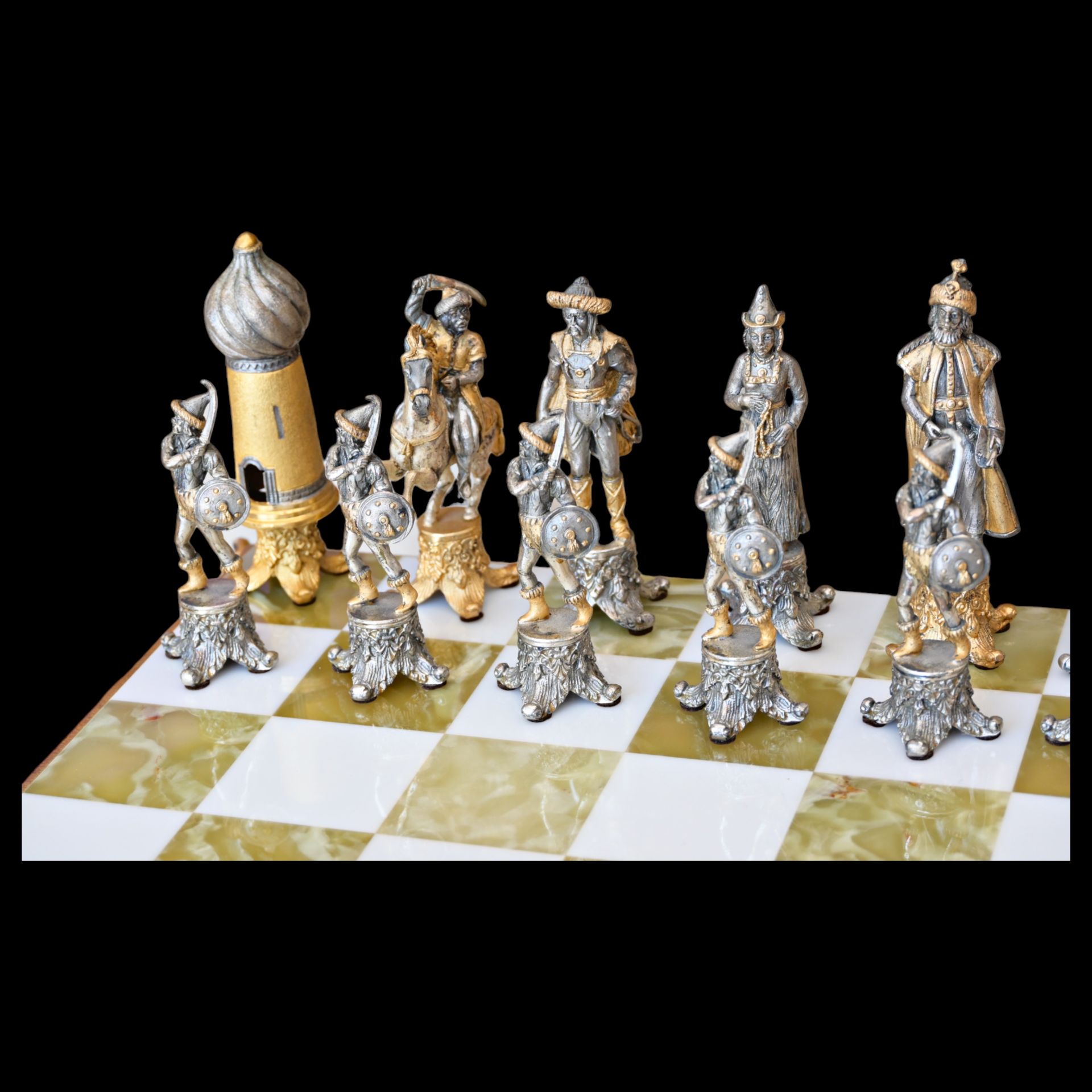 Piero Benzoni Onyx and Marble Silver-Plated and Gilt Bronze Chess Set, 70-80 years of the 20th _. - Bild 4 aus 13