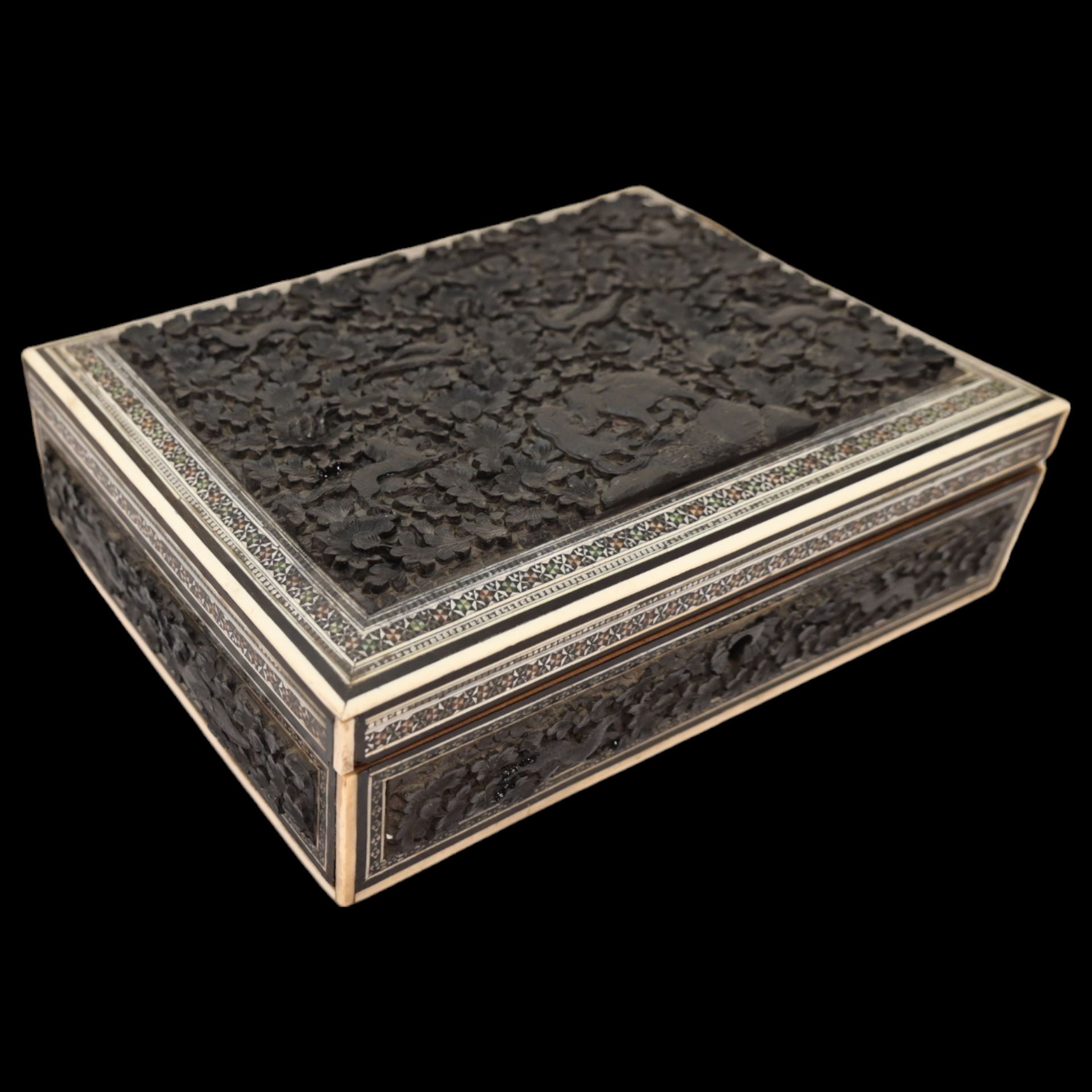 Superb quality Anglo Indian, black wood and inlaid box, 19th century. - Bild 2 aus 8