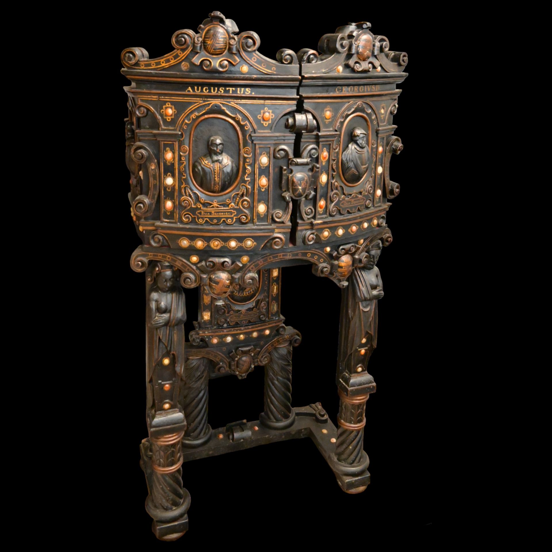 Extra rare 17th Century Carved Cabinet for relics from the castle in Dresden, Saxony, Germany. - Bild 2 aus 21