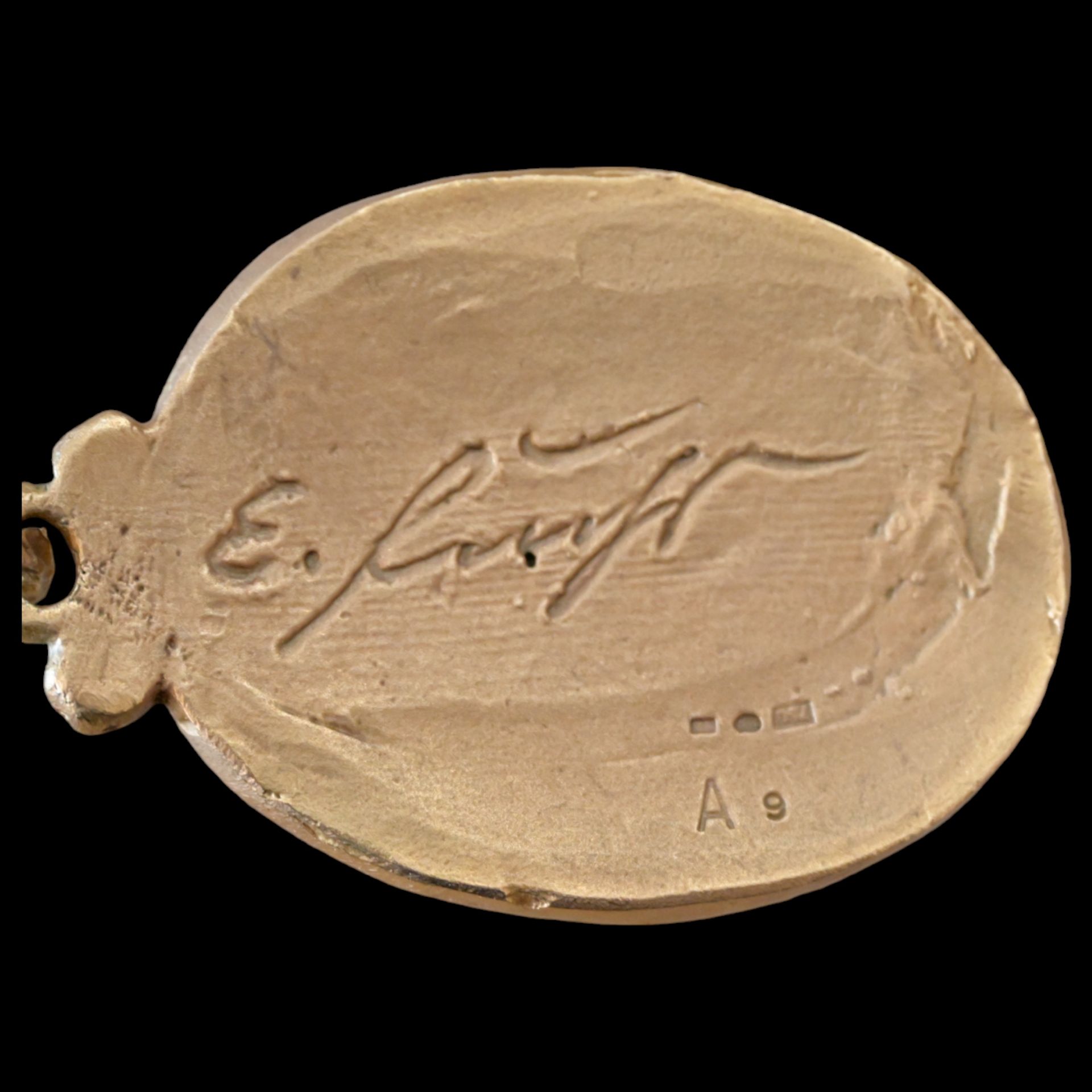 _Ernst Fuchs (1930 Ð 2015) "Jesus Pantokrator" Jewelry Gold medallion, original case, 20th C. - Bild 6 aus 8