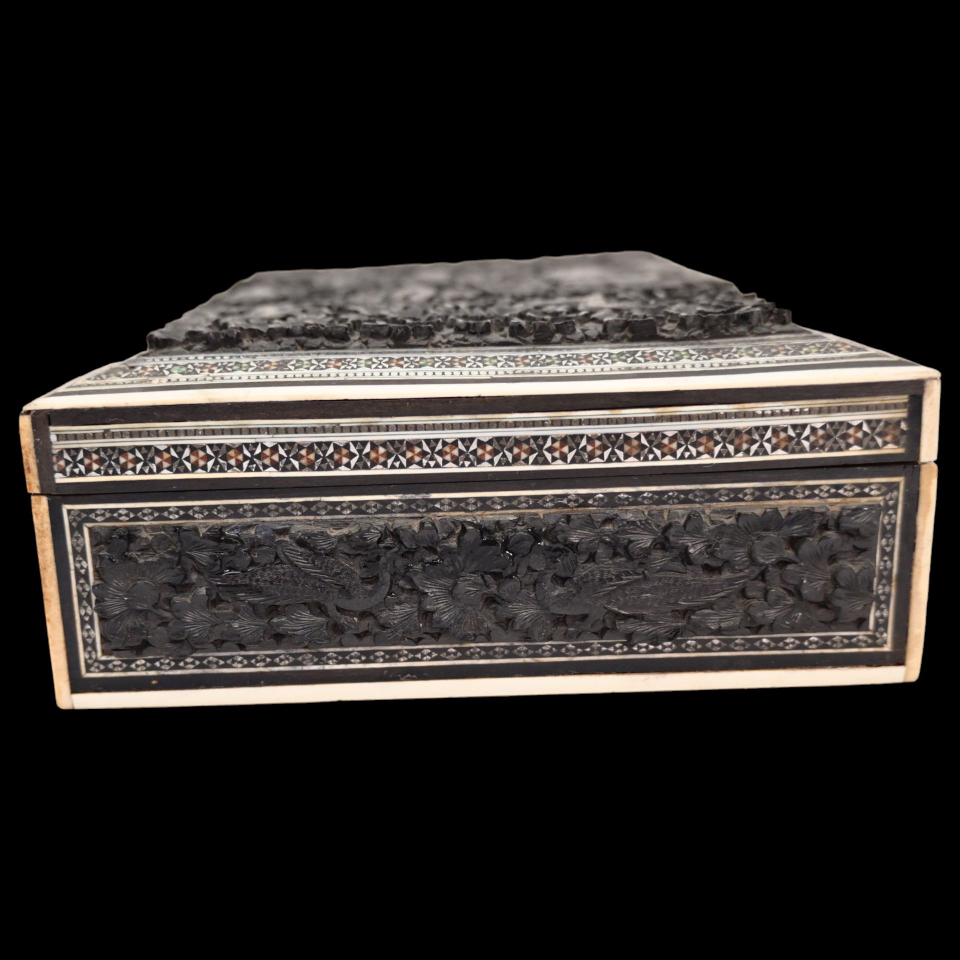 Superb quality Anglo Indian, black wood and inlaid box, 19th century. - Bild 7 aus 8