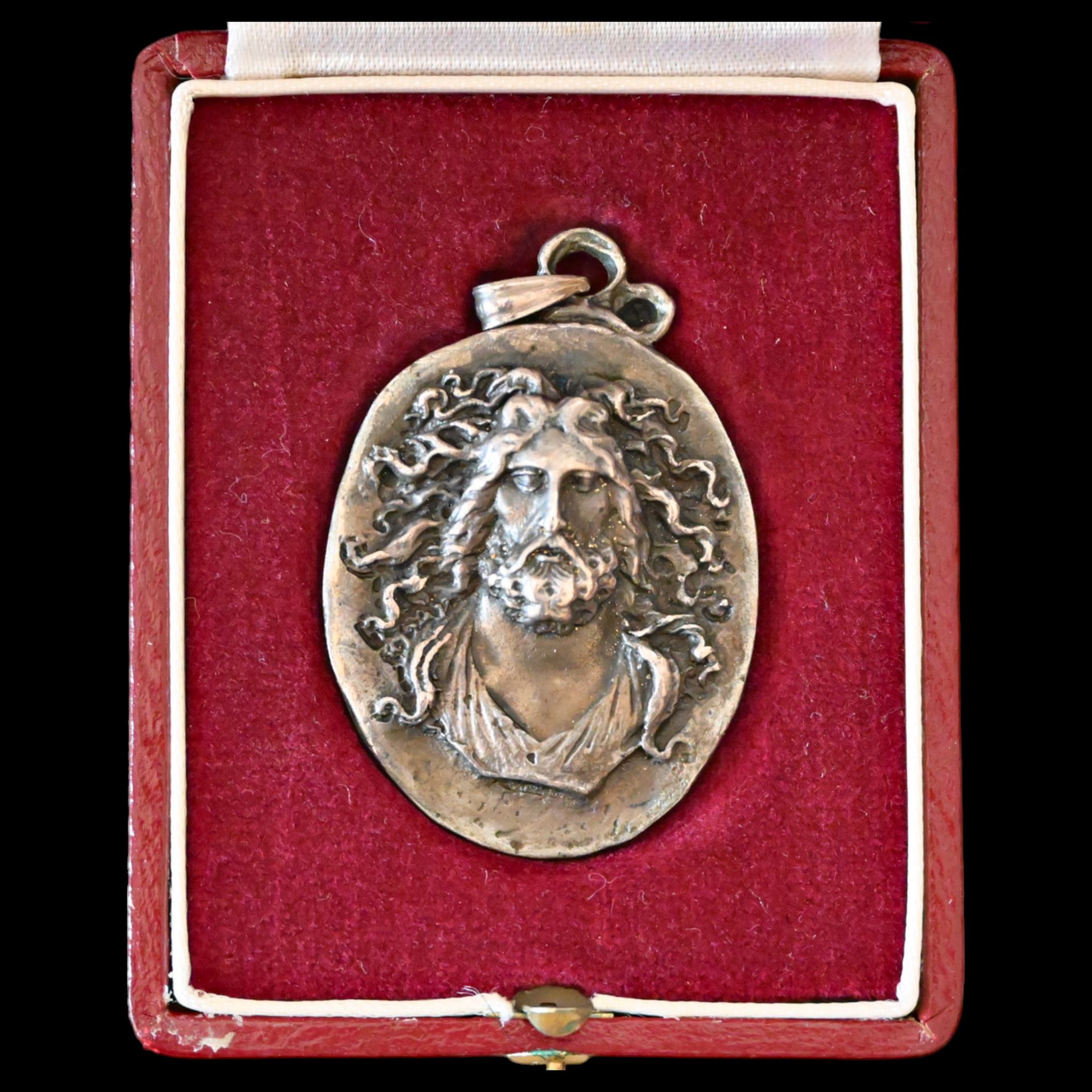 Ernst Fuchs (1930 Ð 2015) "Jesus Pantokrator" Silver medallion, original case, 20th C. - Bild 2 aus 6