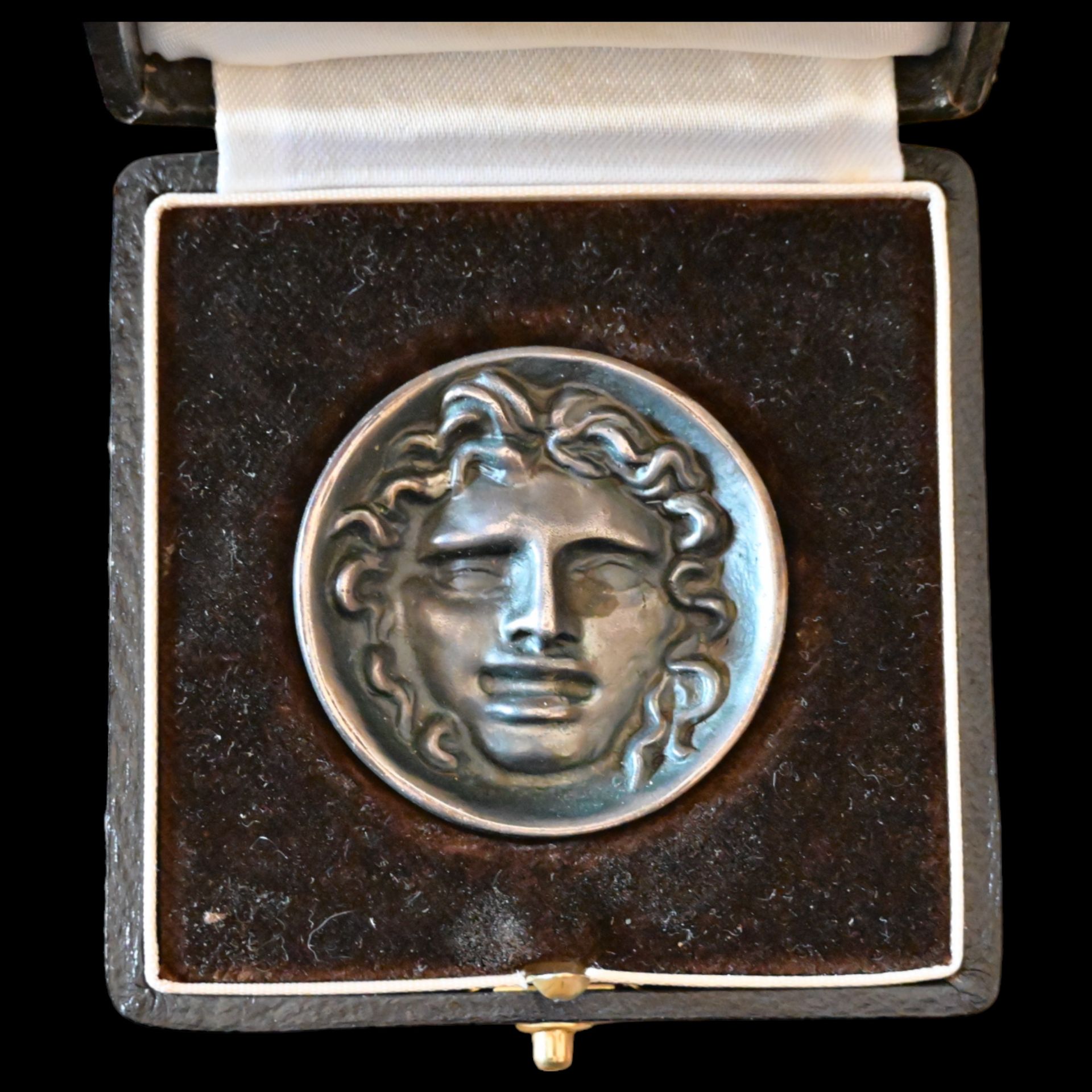 _Ernst Fuchs (1930 Ð 2015) "Adonis" silver medal, original case, signature of the author, 20th C. - Image 3 of 9