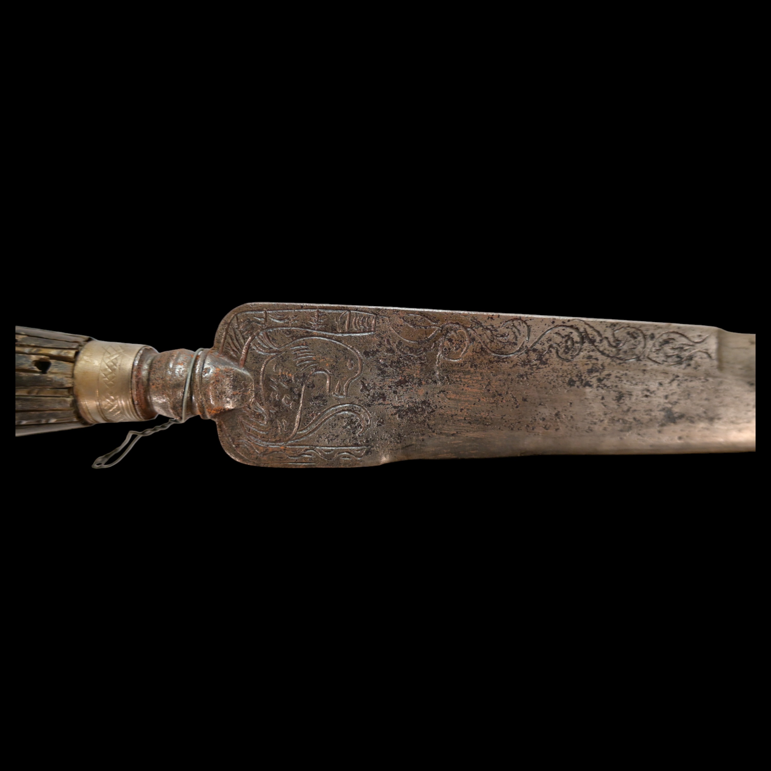 A Italian hunting knife, late 18th C., with engraving on the blade, horn handle in a silver mounting - Image 5 of 9