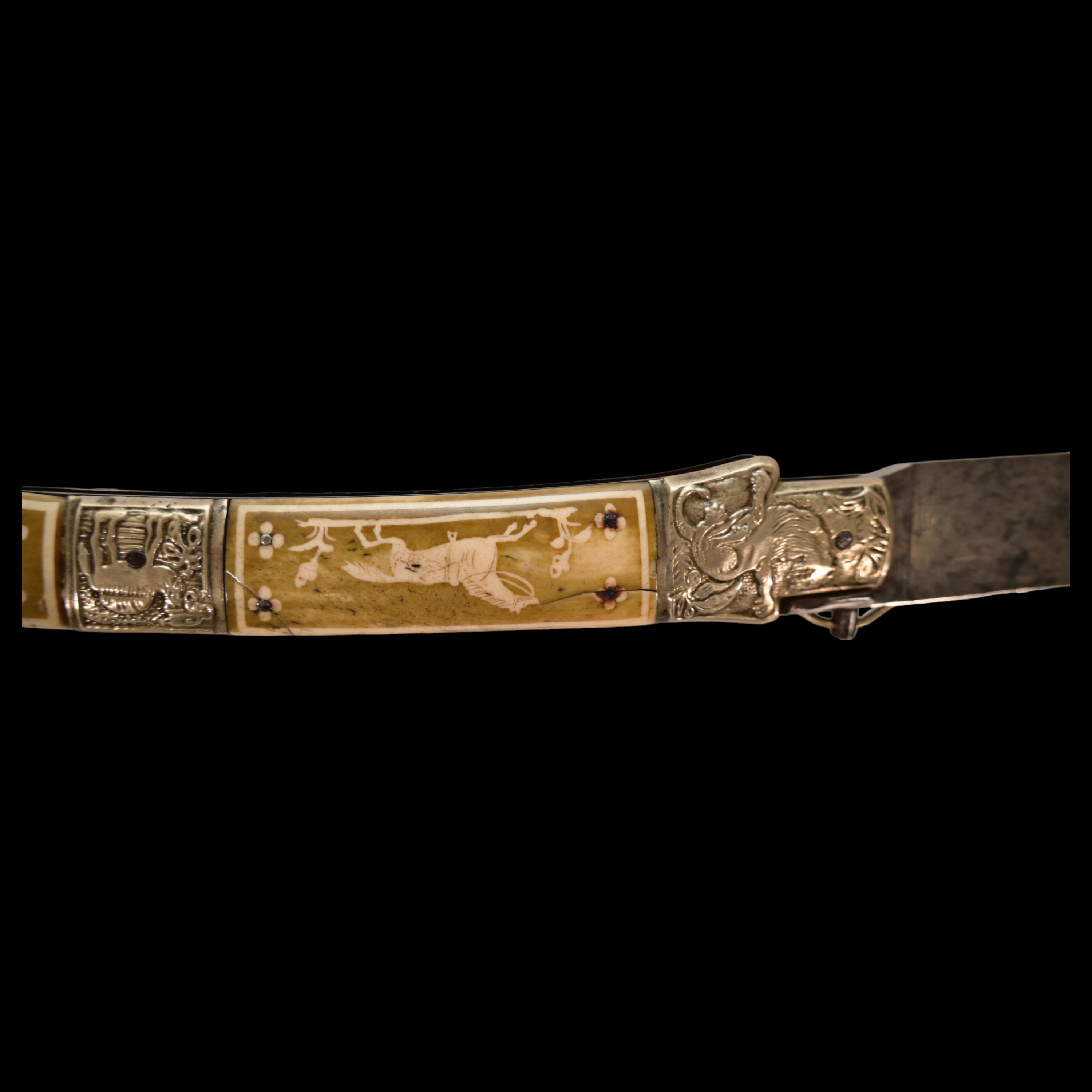 A large Spanish navaja, circa 1900. The steel blade is decorated with etching. - Image 5 of 15