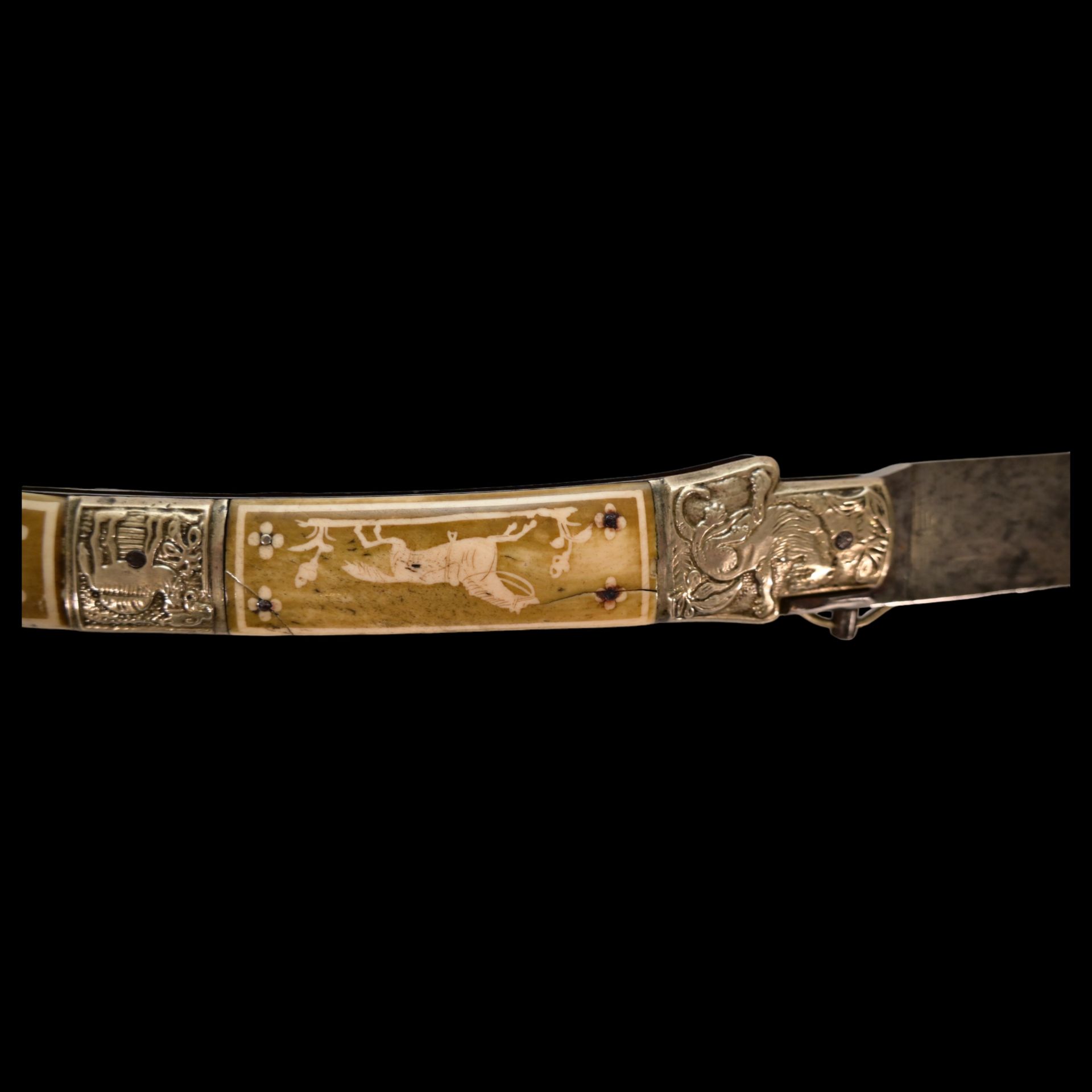 A large Spanish navaja, circa 1900. The steel blade is decorated with etching. - Image 5 of 15