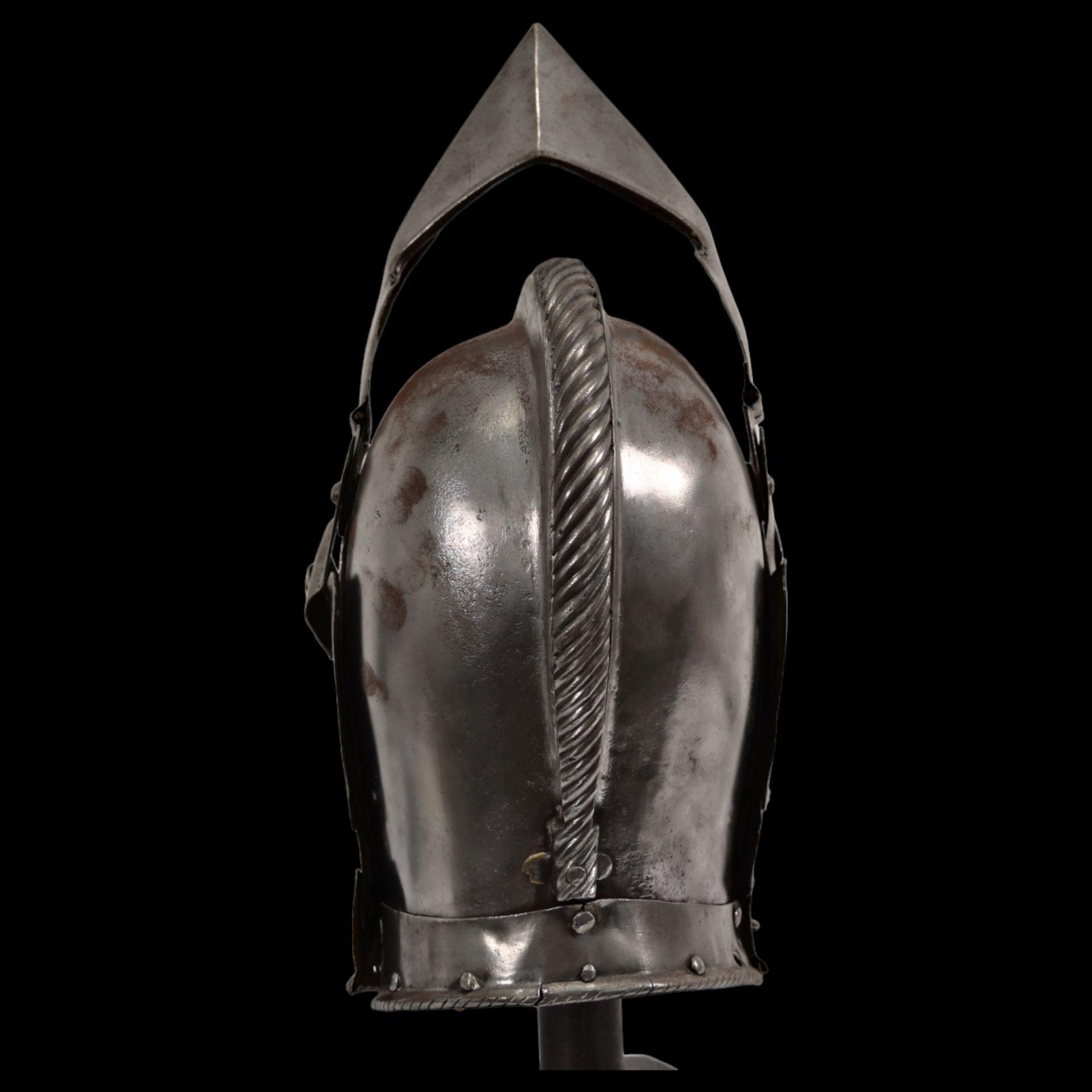 German closed helmet for tournaments of the second half of the 16th century. - Bild 16 aus 31