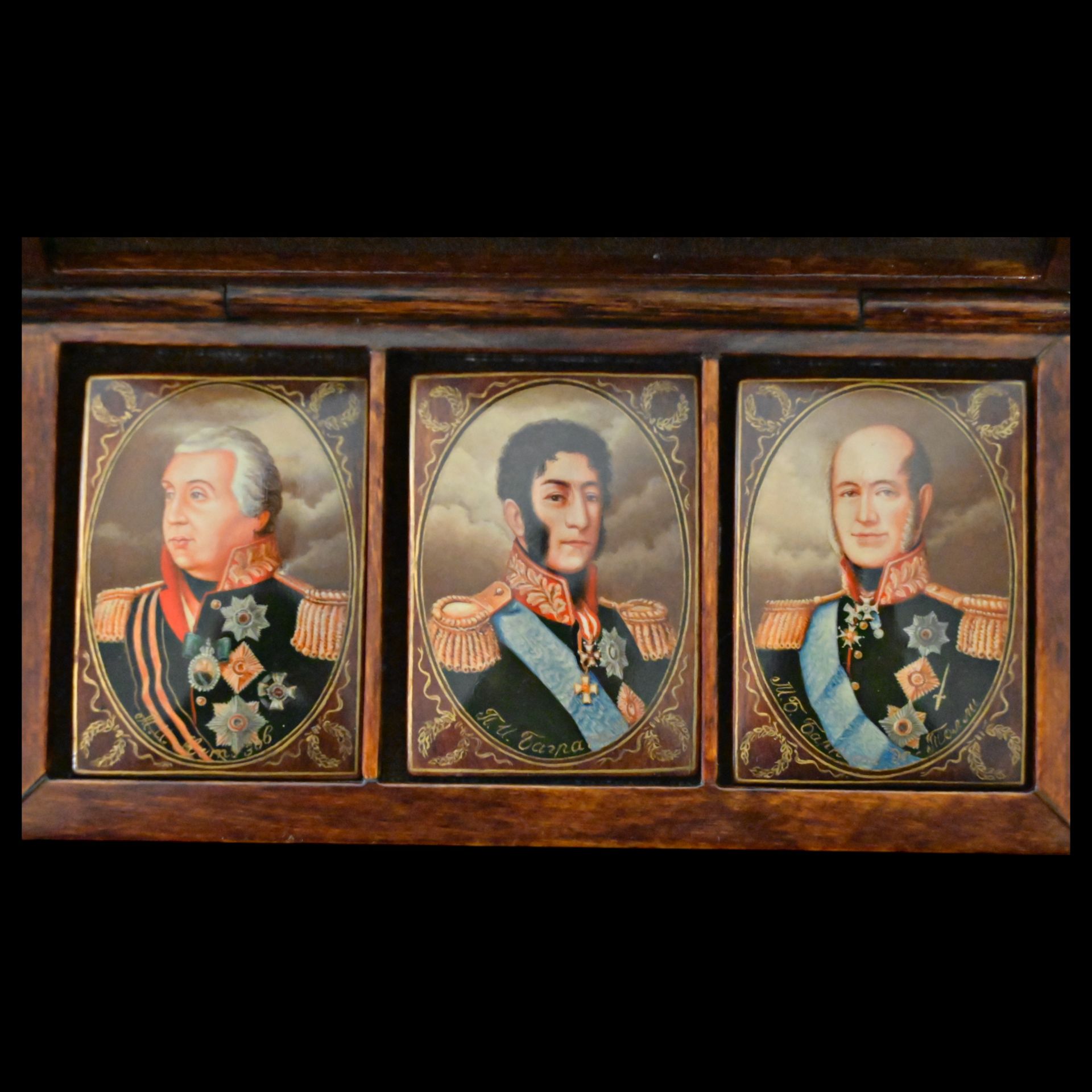 Lacquer miniature, Russia 1993, box with portraits of generals of the Russian army ,1812. - Image 7 of 14