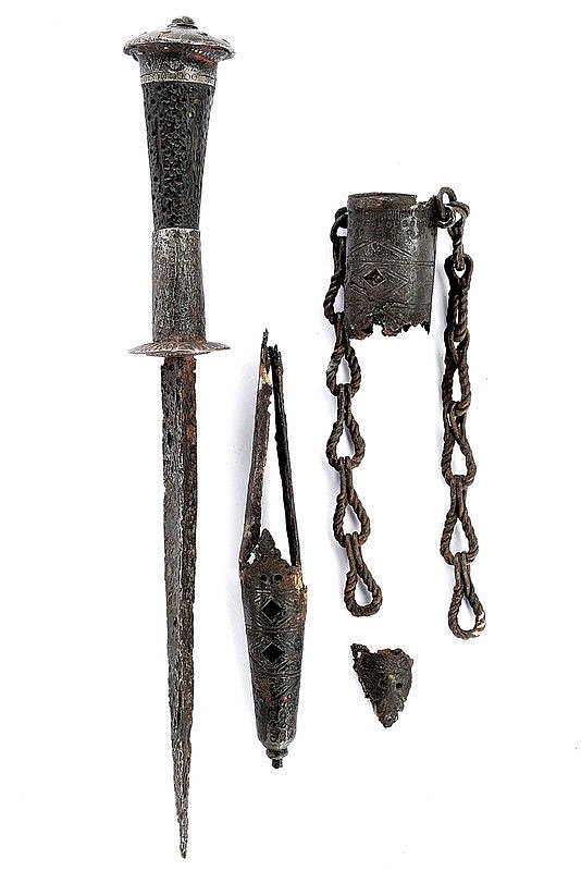 A very rare Medieval Western Europe rondel dagger with wooden grip and scabbard details 14th-15th C. - Image 5 of 7