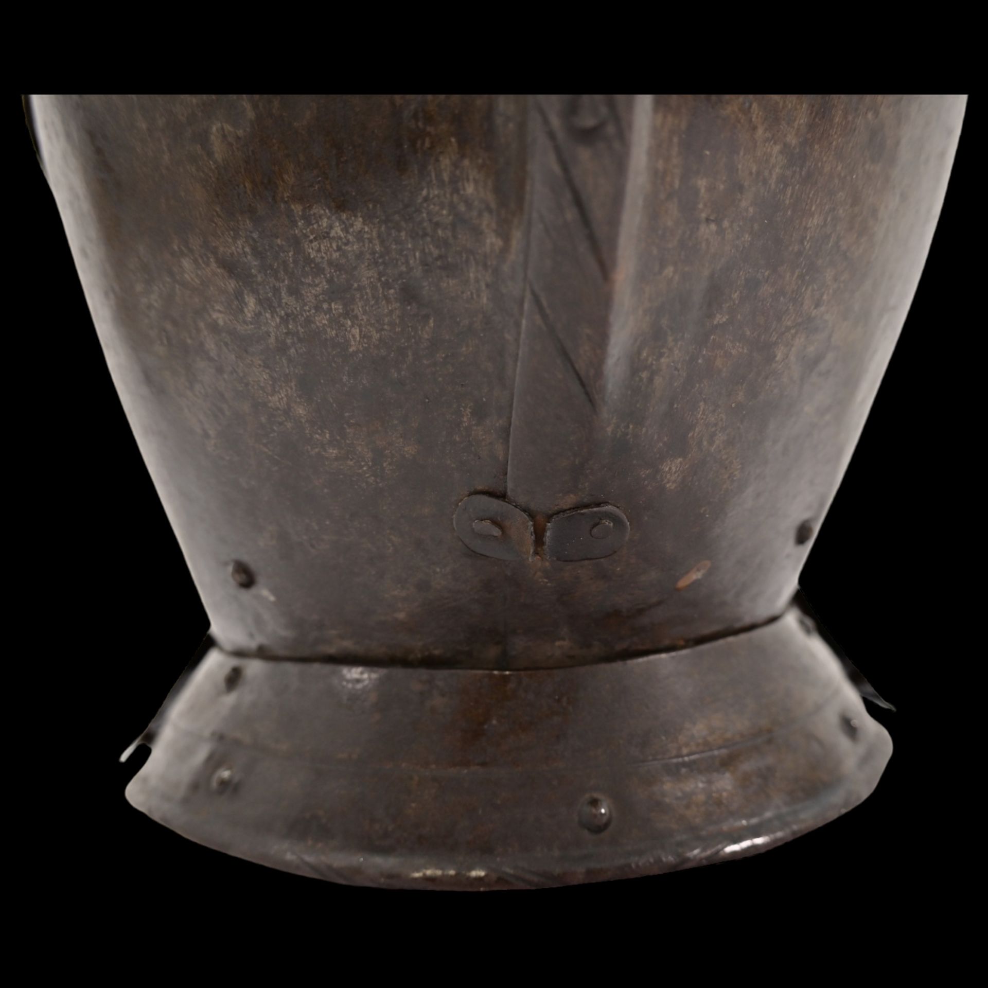 A FORGED GERMAN CLOSE HELMET, 16TH-19TH CENTURY - Bild 5 aus 13