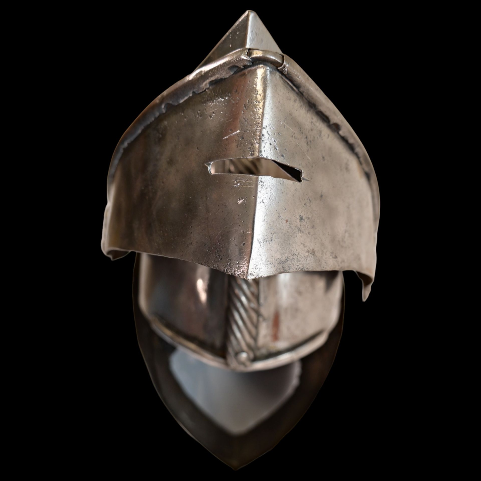 German closed helmet for tournaments of the second half of the 16th century. - Bild 29 aus 31