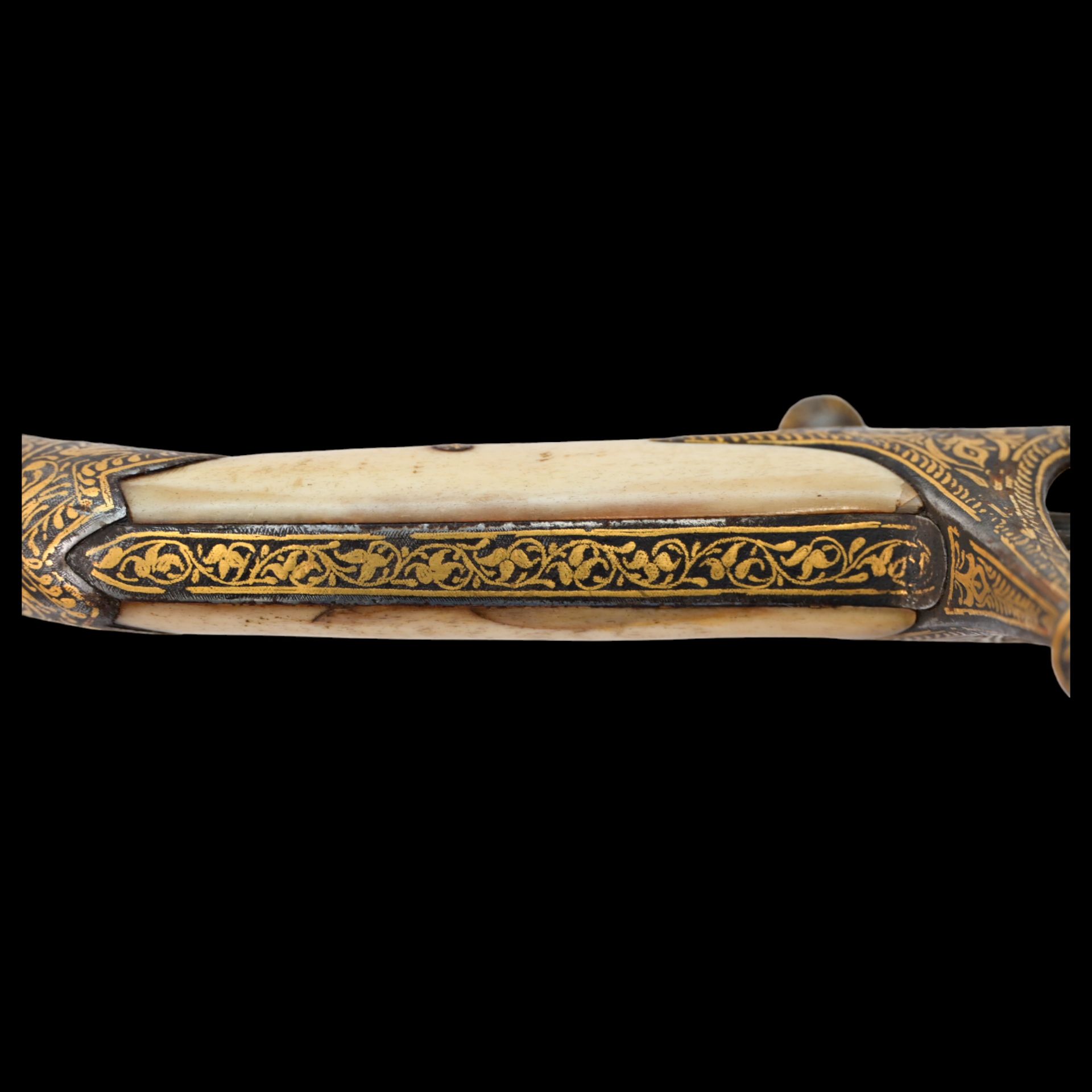 Richly decorated with gold Georgian saber from the 19th century with an 18th century blade. - Bild 8 aus 9