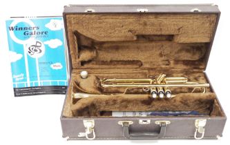 Elkhart 300 series (Vincent Bark International Limited) trumpet in hard case, no.ML above 22280