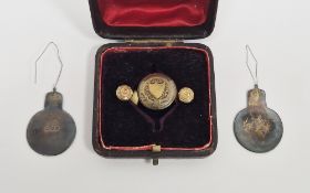 Pair silver disc-end needle threaders by J C Vickery, in folding morocco case, a 15ct gold stud,