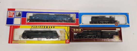 Four boxed 00 gauge locomotives to include Great Model Railways by Airfix 54125-5 BR 4-6-0 Castle