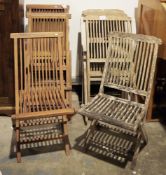 Eight teak folding garden chairs (8)
