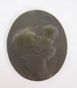 Bronze medal signed by Henri Dropsy (1885-1969), mother holding her child in her arms and kissing