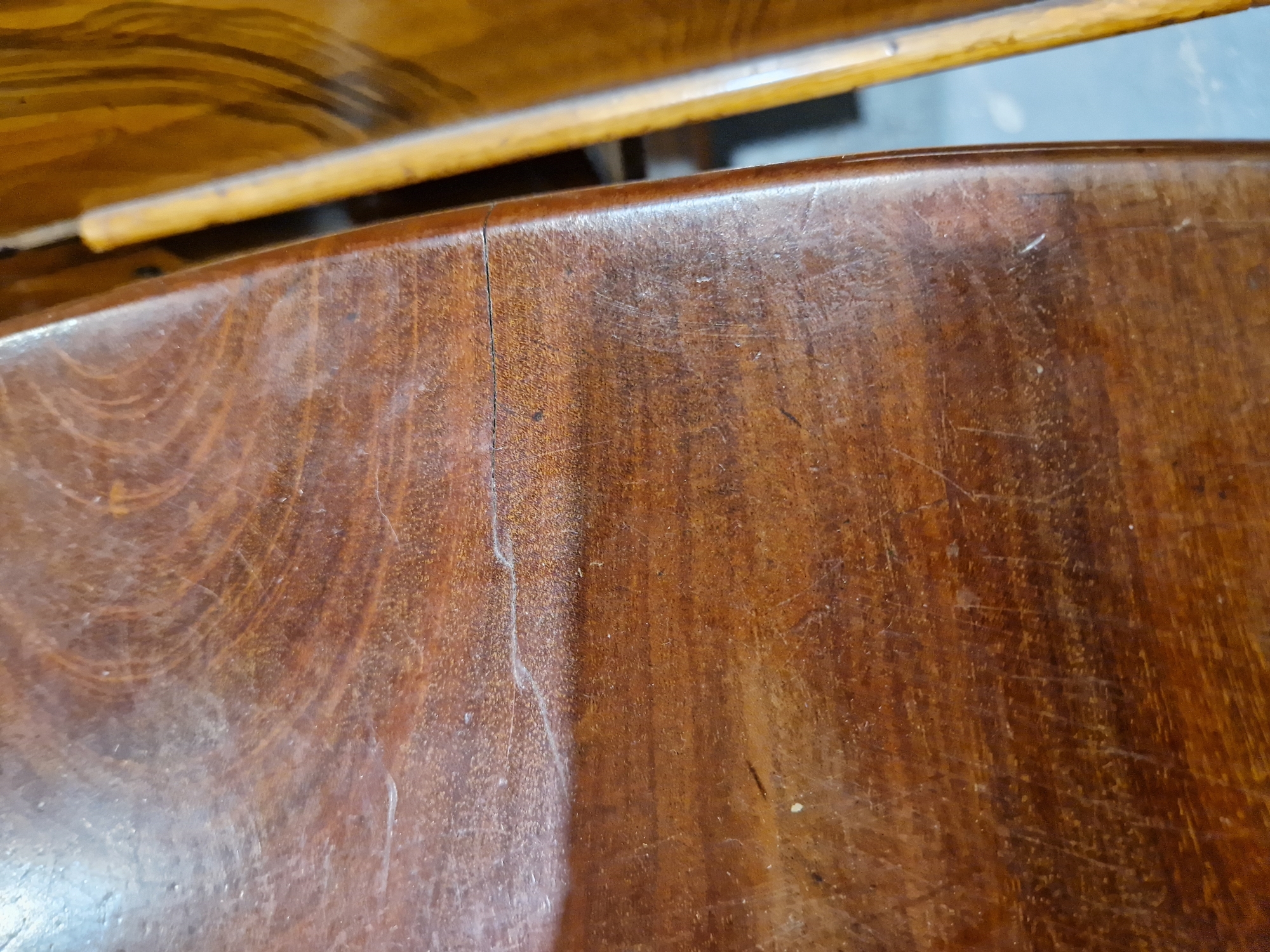 Late Georgian mahogany swing leg dining table of oval form, raised on cabriole legs with claw and - Bild 10 aus 34