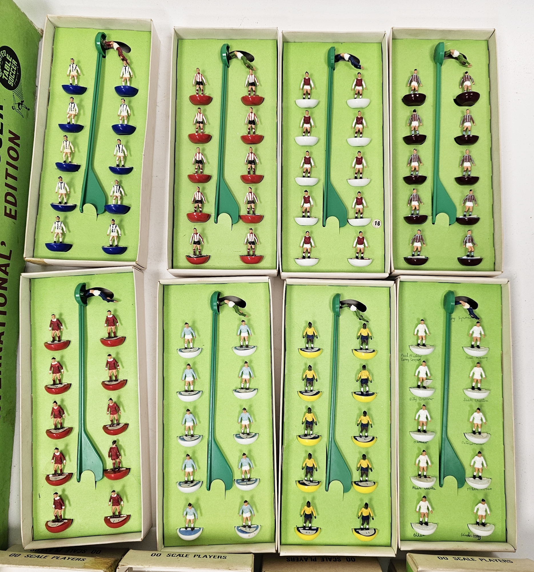 New Subbuteo table soccer International edition, Subbuteo table soccer super set, Subbuteo Set 'Z' - Image 2 of 4