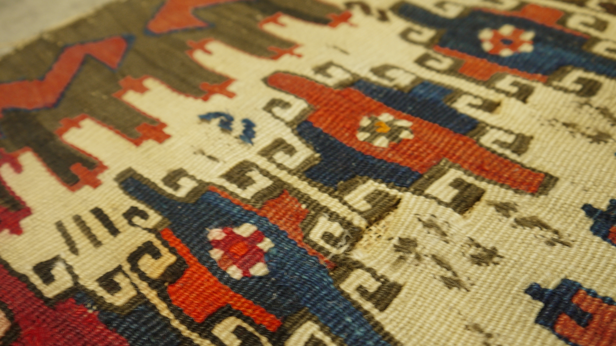 19th century Turkish cream ground kilim with two central geometric medallions enclosed by hooked - Image 7 of 10