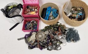 Quantity of vintage costume jewellery, including necklaces, earrings and more