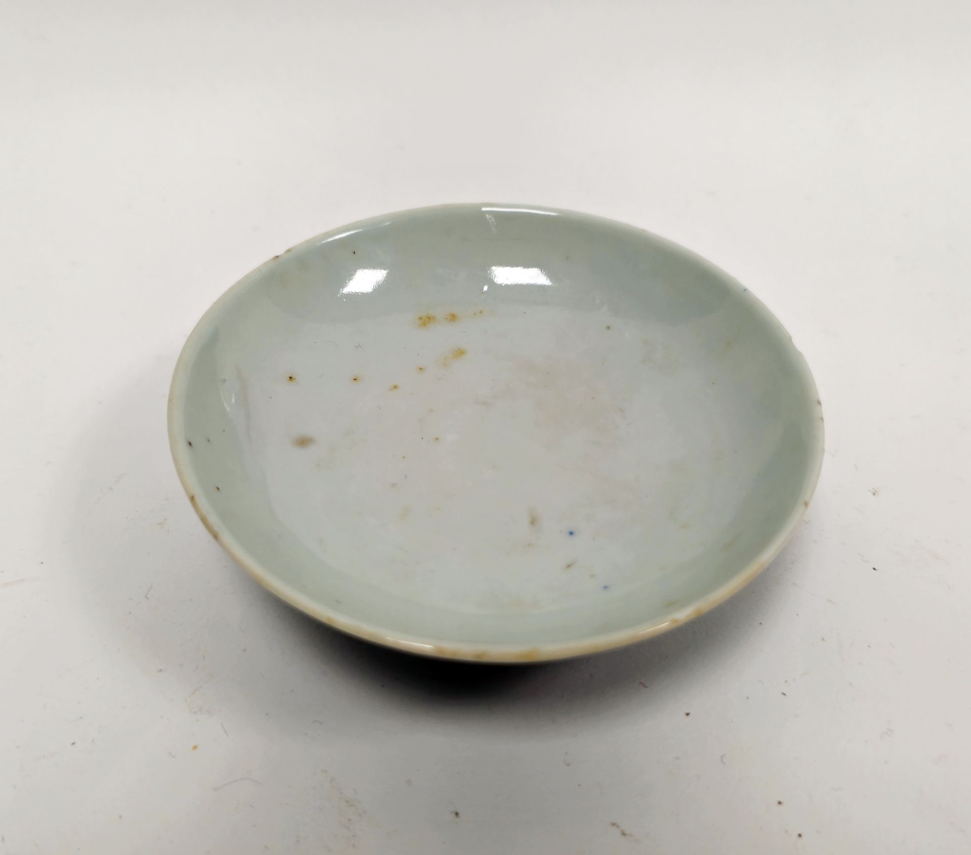 Chinese porcelain blue and white saucer, underglaze blue six-character reign mark for Kangxi, - Image 2 of 3
