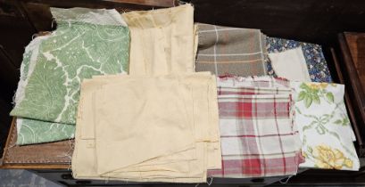 Small collection of fabric to include Morris & Co, Kelmscott, cuttings of yellow floral fabric, a