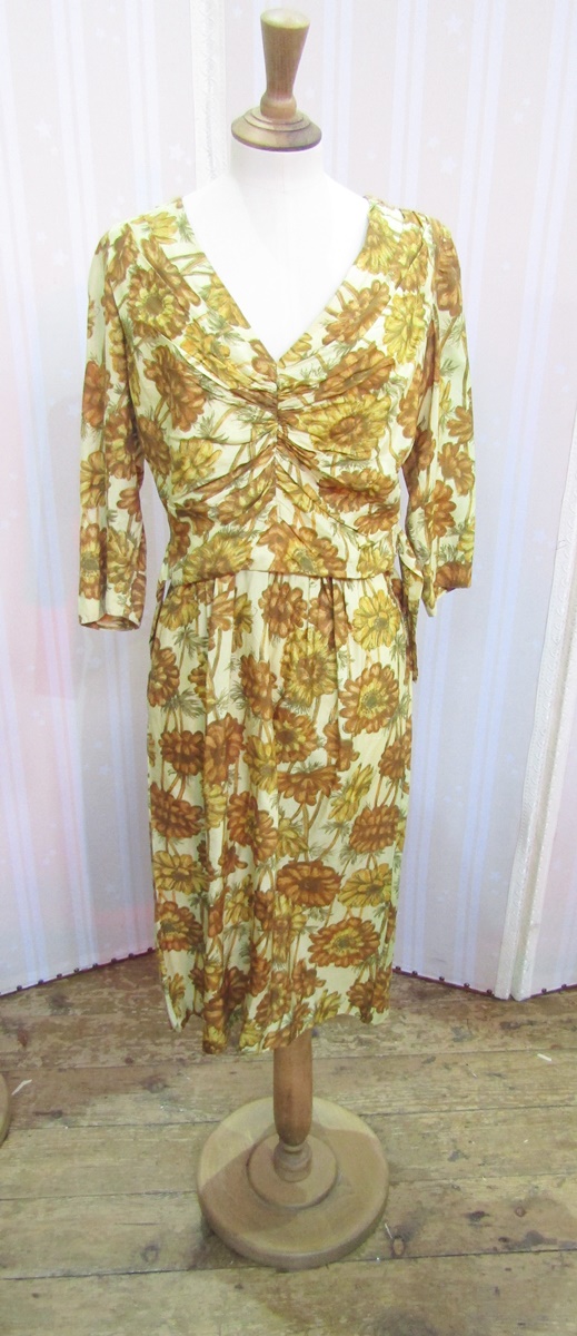 A selection of 1940's and 1950's dresses to include a pale green linen printed with flowers, - Bild 3 aus 3