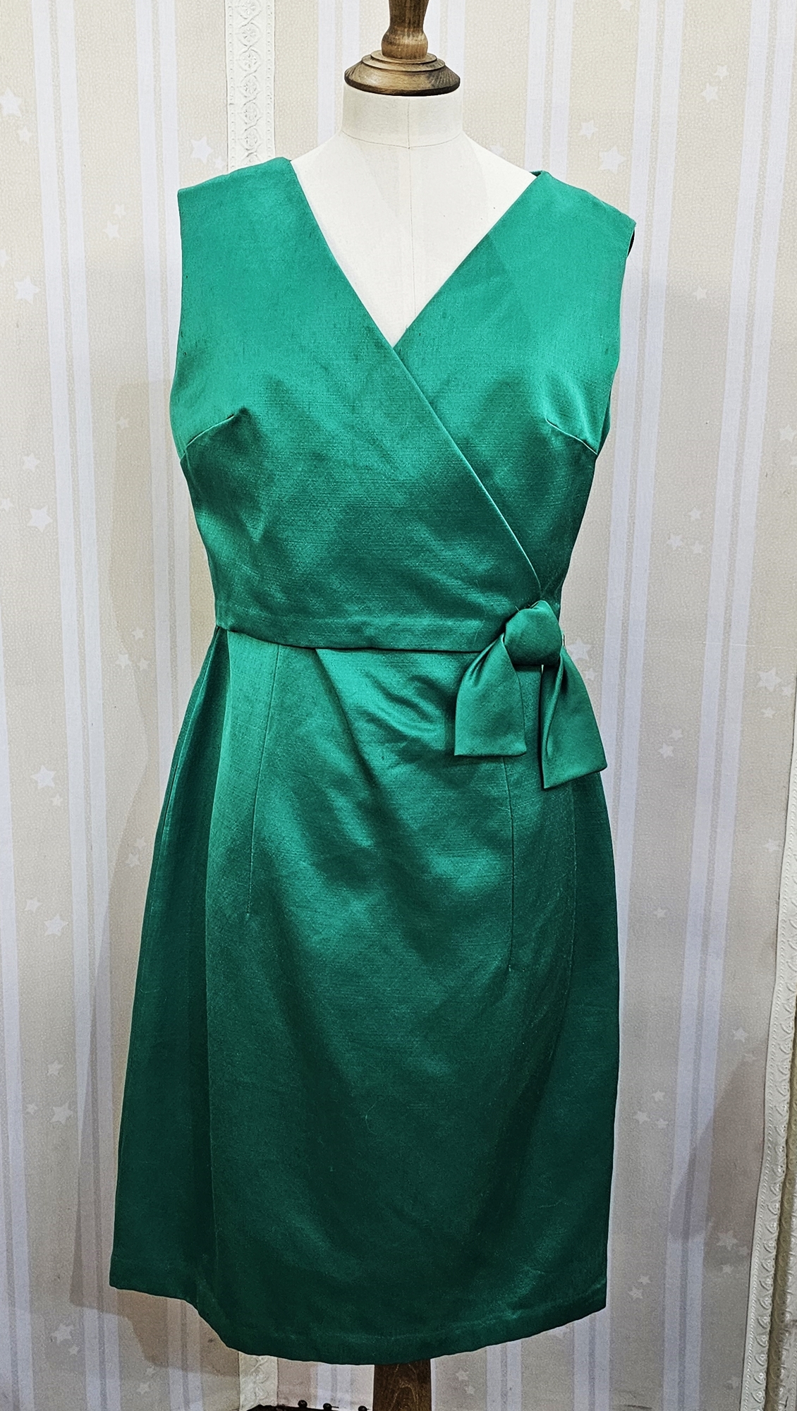 1960's turquoise linen shift dress, sleeveless, (stained) with broderie anglaise detail to the - Bild 3 aus 7