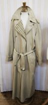 Burberry-style trench coat, German size 42, French size 44, embroidered in the lining 'Four Seasons,