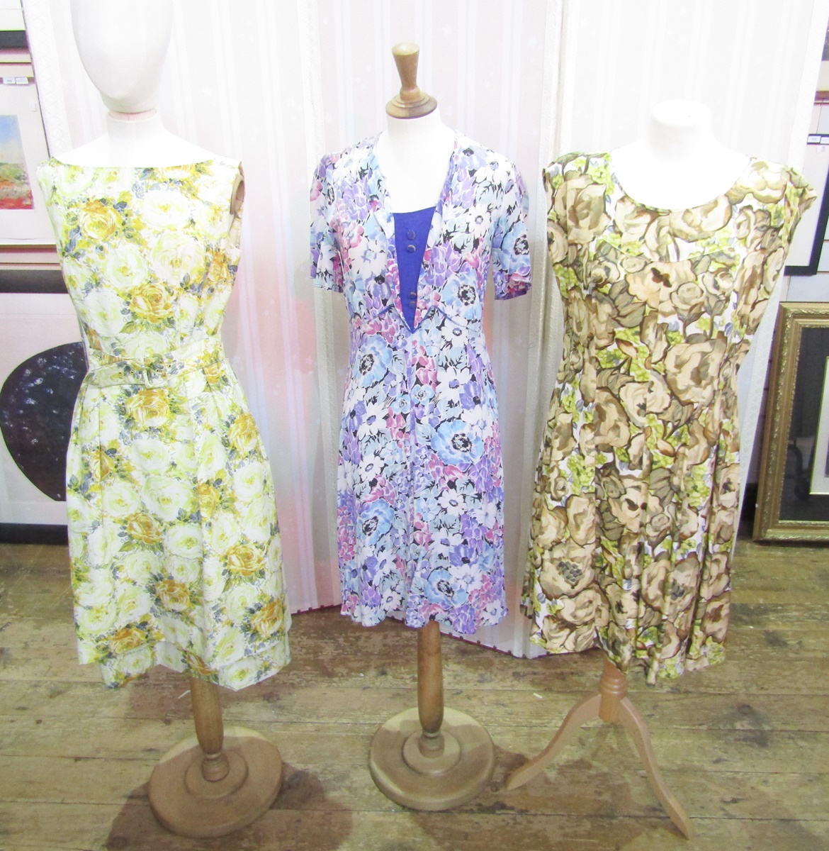 A selection of 1940's and 1950's dresses to include a pale green linen printed with flowers, - Bild 2 aus 3