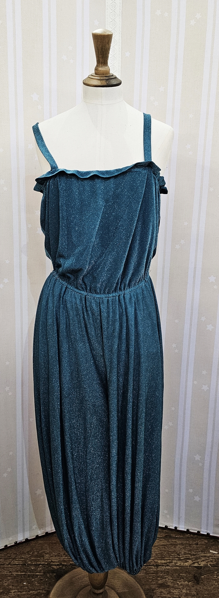 1960's turquoise linen shift dress, sleeveless, (stained) with broderie anglaise detail to the - Bild 6 aus 7