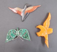 Quantity bakelite, diamante and other clips and brooches