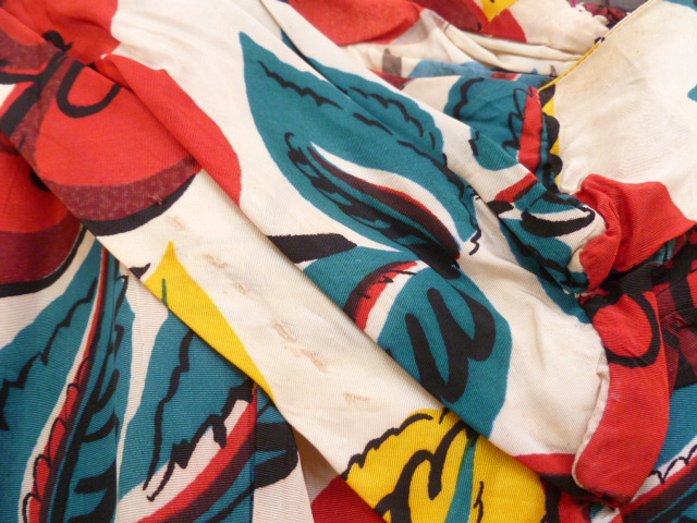 1930's - a full-length evening gown, bold pattern in red, turquoise and yellow, printed onto a white - Image 4 of 28