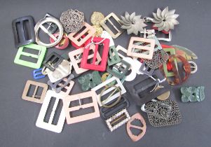 Quantity bakelite, metal and diamante buckles