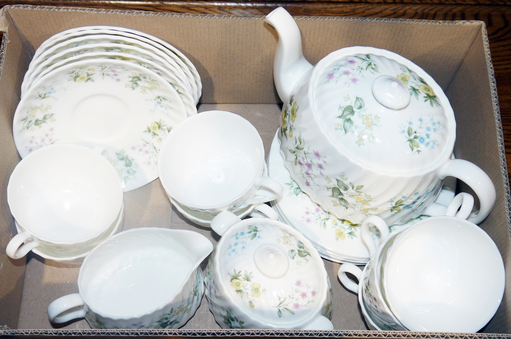 Royal Doulton Rondelay pattern part dinner and tea service, a Mintons fine bone china tea service - Image 2 of 3