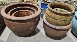 Small quantity of medium and large terracotta pots (6)