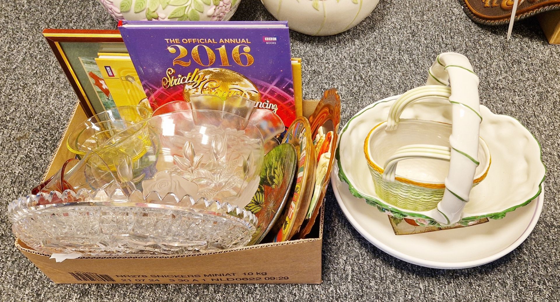 Moulded glass fruit bowl, Strictly Come Dancing album 2016 and other glass items (1 box)