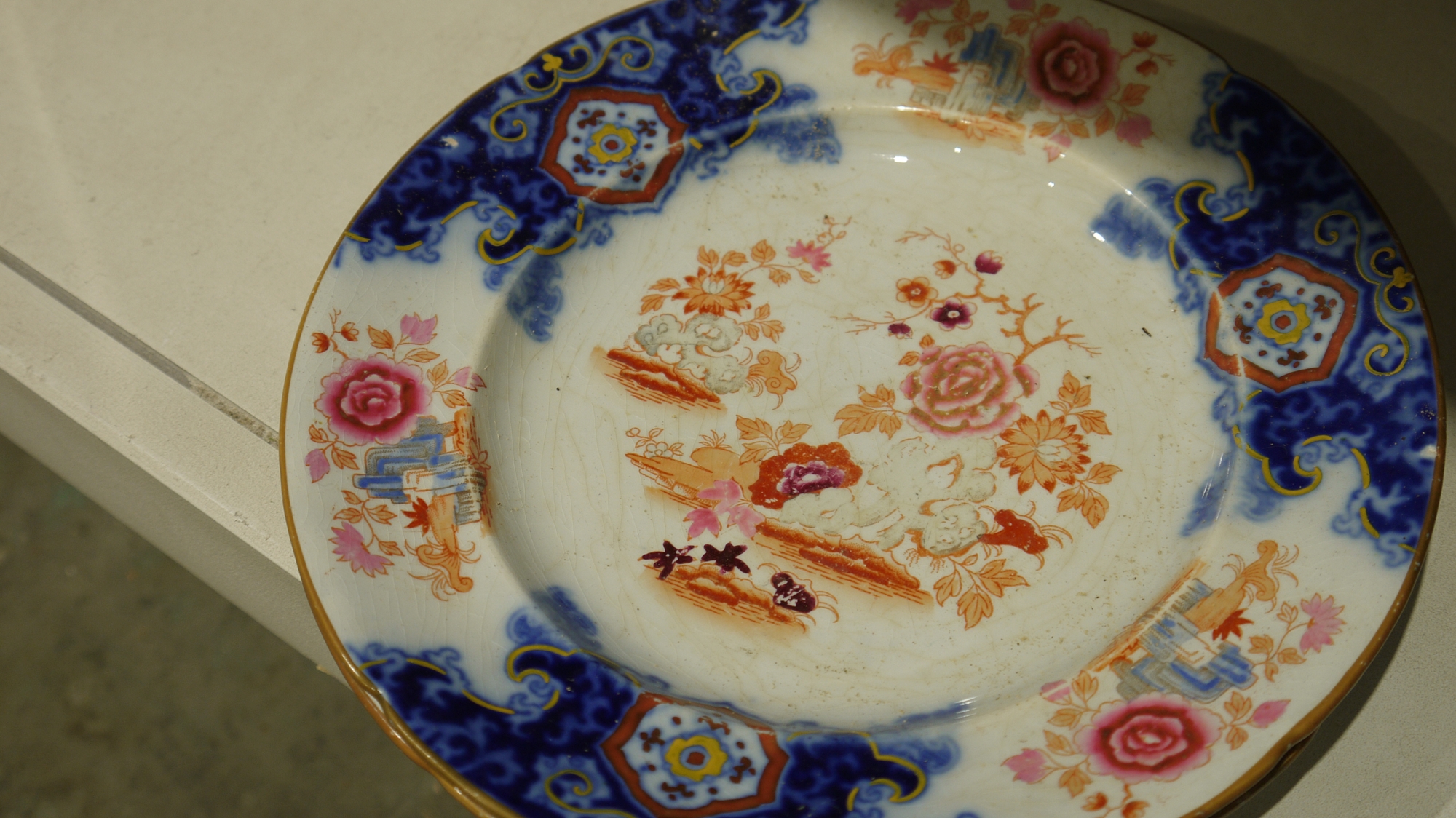 English ironstone Imari pattern part dinner service, late 19th century, printed blue lion and - Image 12 of 26