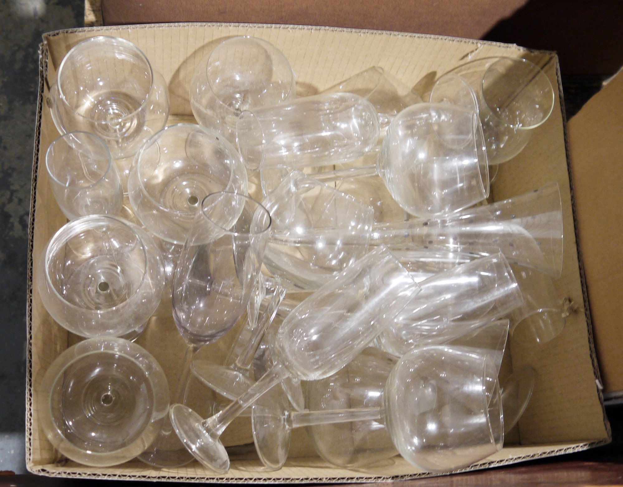 Quantity of assorted ceramics, glass ware, boxed Dartington red wine glasses, other boxed glasses, - Image 3 of 4