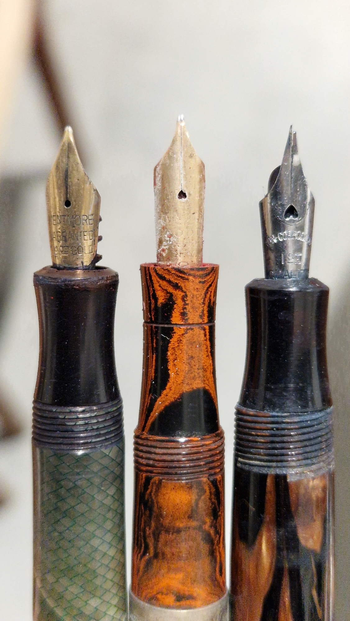 Collection of vintage fountain pens, including: Swan, Quick Drying Ink Co., Mentmore, including 14CT - Image 3 of 7