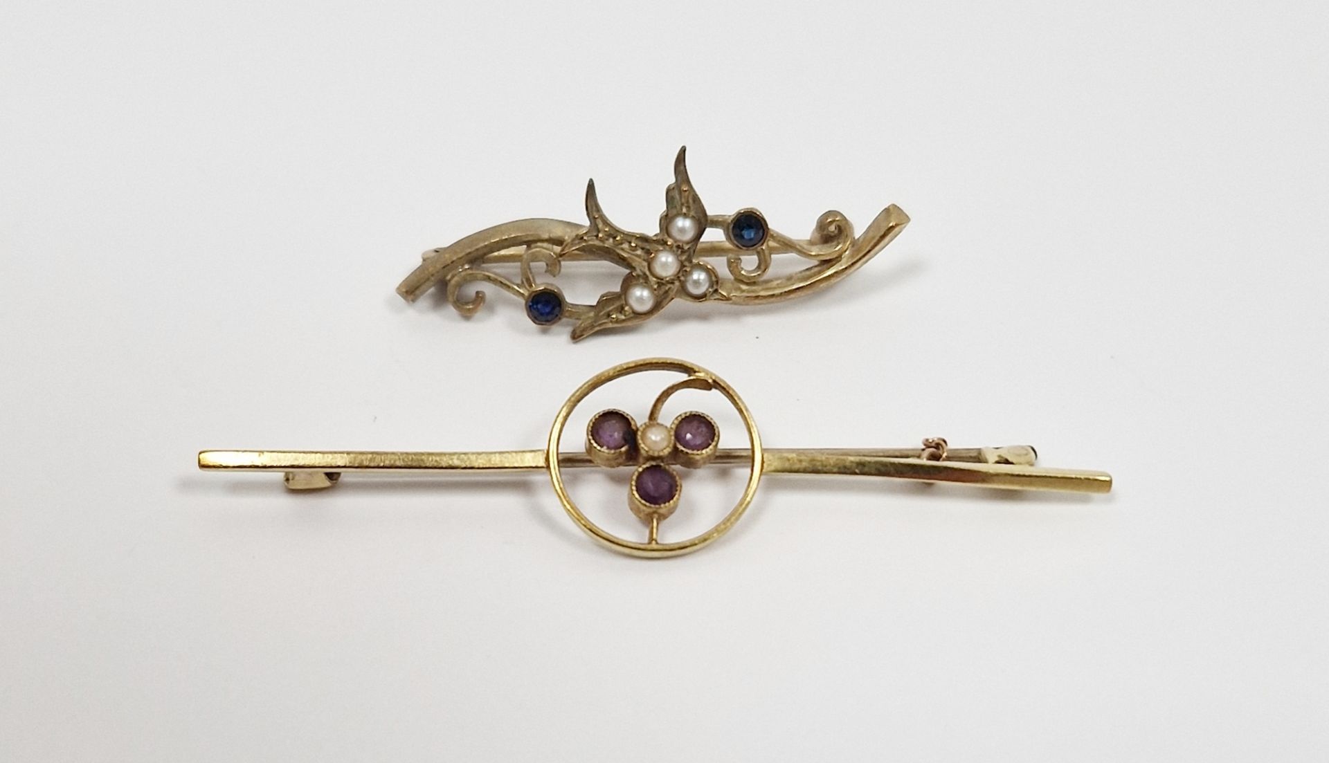 9ct gold, blue stone and seedpearl bird-pattern bar brooch, 3.2g and a 15ct gold, purple stone and