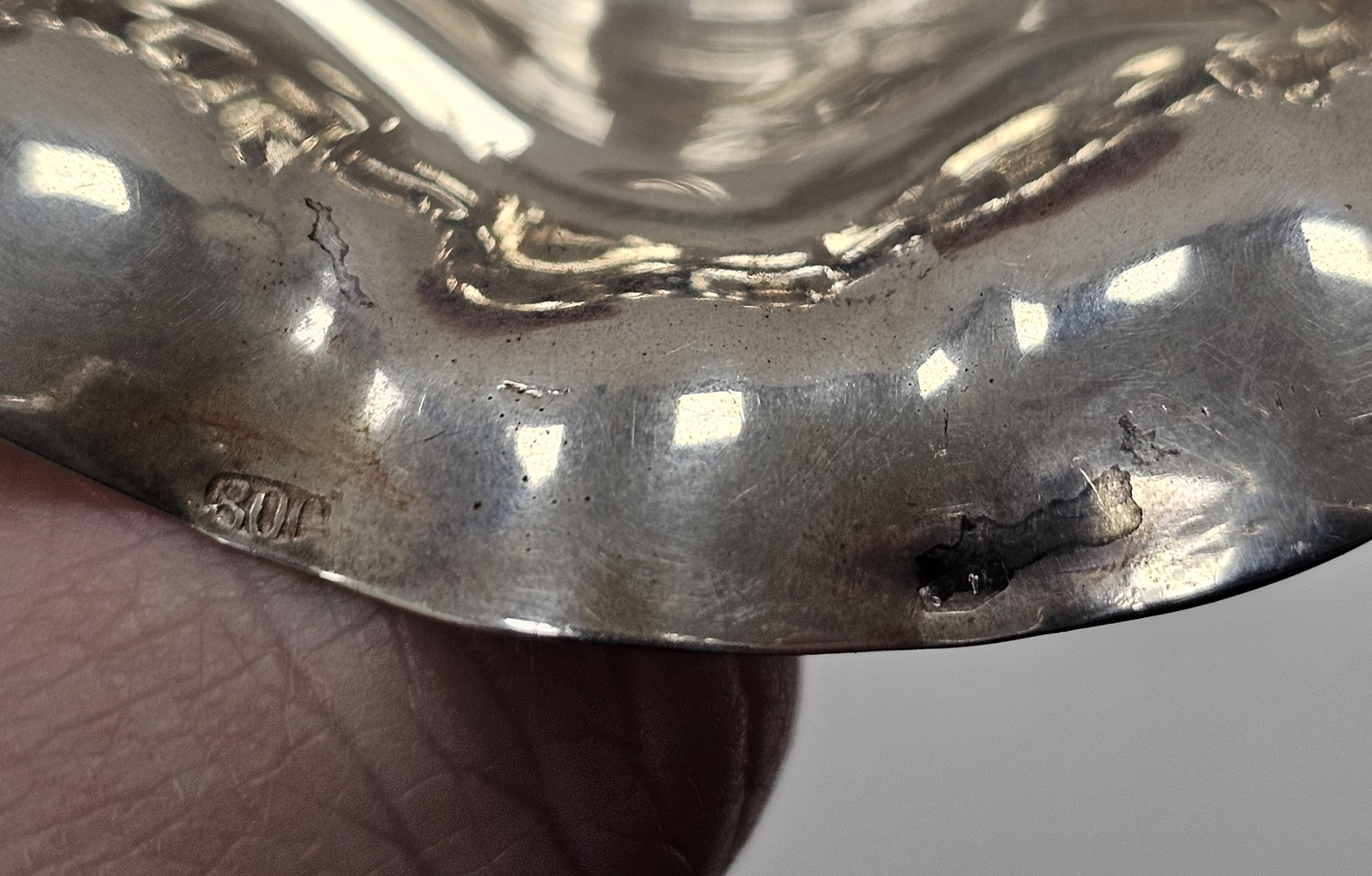 Small foreign silver-coloured metal oval trinket dish with wavy border, glass preserve jar lidded - Image 5 of 5