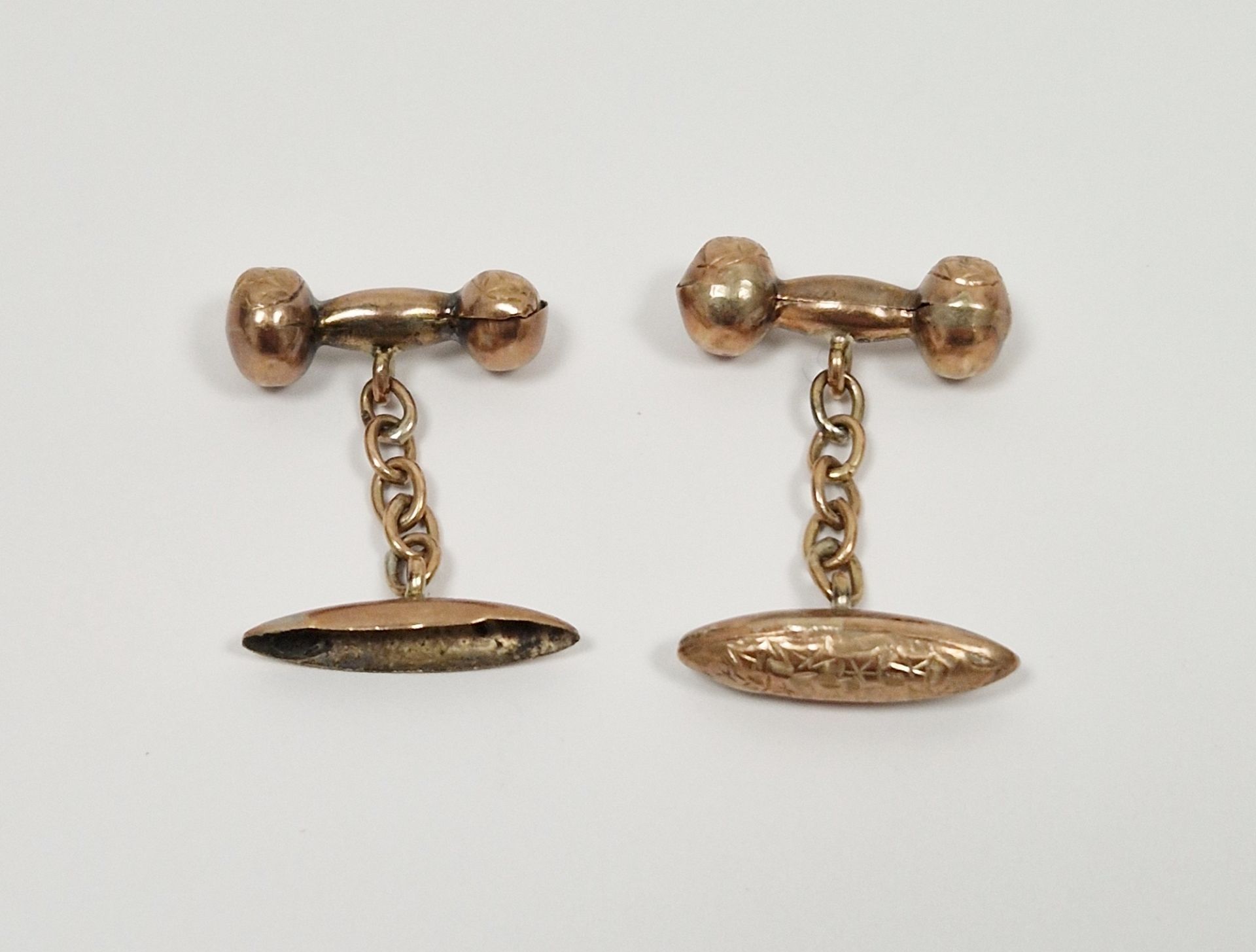 Pair 9ct gold bar and elliptical engraved cufflinks (damaged), 3.7g