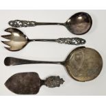 Edwardian silver server, Birmingham 1906, of circular design, a pair of salad servers with pierced